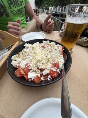 Dakos con feta vegan  at Mpakalógatos in Naxos