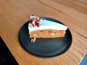 Vegan carrotcake at Cafeïne in Arnhem
