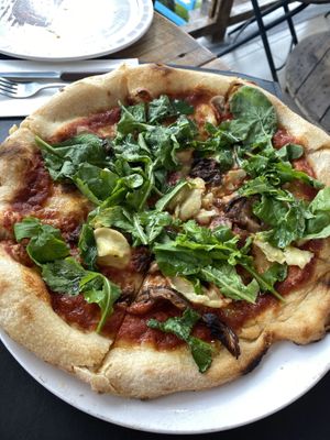 Ortolana pizza  at Italian Mattarello Pizzeria in Sarande