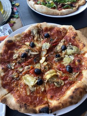 Idea Vegana pizza  at Italian Mattarello Pizzeria in Sarande