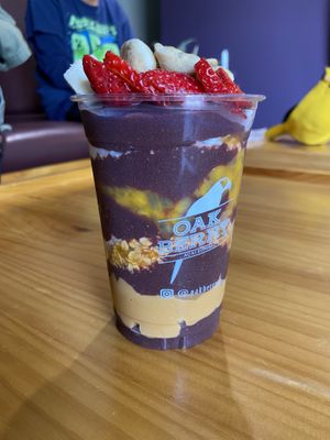 World bowl  at Oakberry in Lima