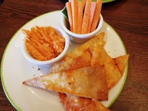 Nachos, hummus, carrot sticks at Hungry Horse - Barrbridge in Bargeddie