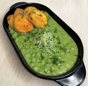 Vegan pea stew with zucchini at Csillag Büfé a Rómain in Budapest