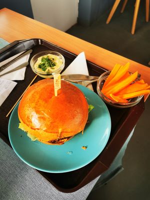 Vegan burger and hummus menu at Csillag Büfé a Rómain in Budapest