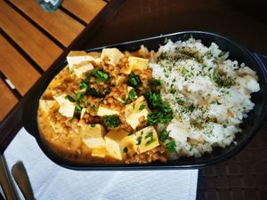 Vegan lentil curry with tofu at Csillag Büfé a Rómain in Budapest