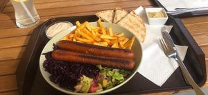 Vegan "kebab/gyros" plate with vegan sausages at Csillag Büfé a Rómain in Budapest