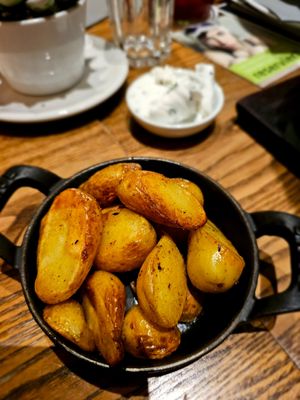 Kartoffeln mit sour cream (Vegiata) at Nichtschwimmer in Bielefeld