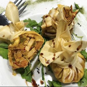 Saquitos con verduras y tofu  at La Cuina del Cel in Mataro