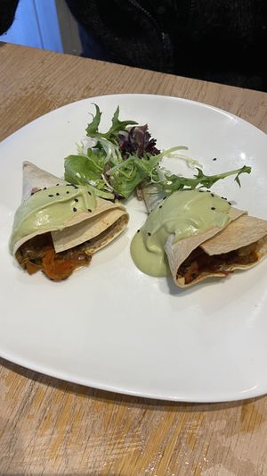 TACOS MEJICANOS CON VERDURAS, TOFU Y GUACAMOLE  at La Cuina del Cel in Mataro