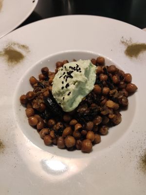 Garbanzos encebollados con setas at La Cuina del Cel in Mataro