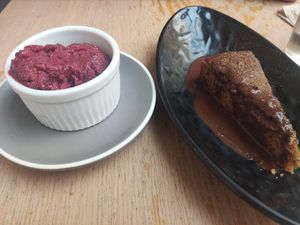 Smoothie and vegan cake at La Cuina del Cel in Mataro