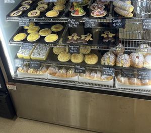 Tarts and goodness  at Holmesys Bakehouse in Duncraig
