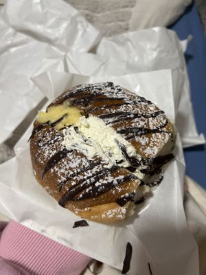 custard cream bun  at Holmesys Bakehouse in Duncraig