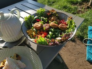 Salat-Bowl Vegan at Café Enehus in Einhaus