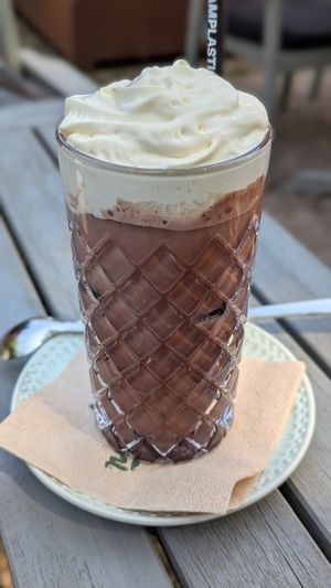 Vegan iced chocolate at Café Enehus in Einhaus