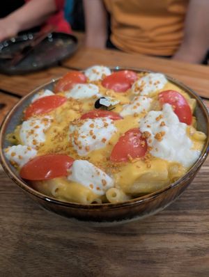 Vegan mac & cheese at Pizzasaurus in Cape Town