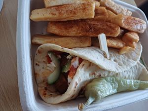 Tikka kebab and cassava chips. This is a must-have. Seasoning is so perfect 💛 at SuRano Plant Based Indian bistro in Beeston