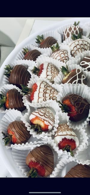 You could request colors and designs to your liking on the strawberries 🍫🍓❤️  at Mk Delights in Walnut Creek