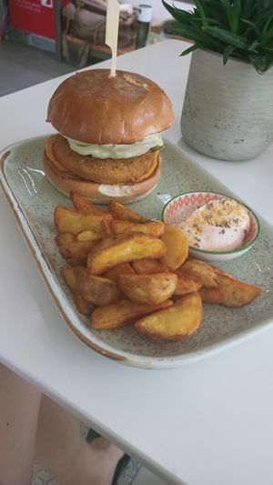 "CHCKN BURGER" probably my favourite dish, just great! Home-made cheddar sauce. We also tried the "BIF BURGER" - also very good at Atheneon Bar in Kos