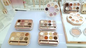Eye shadow palettes at Dear Dahlia - 디어달리아 카페 in Seoul