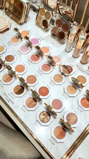 Paradise Dual Palette at Dear Dahlia - 디어달리아 카페 in Seoul