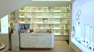 interior of location at Dear Dahlia - 디어달리아 카페 in Seoul