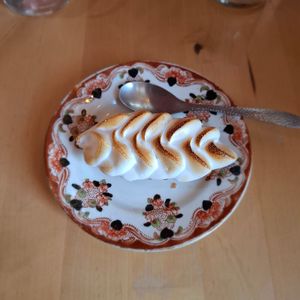 Tarte citron meringuée 🍋 at Pâtisserie - Salon de thé Léone in Toulouse