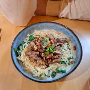 Orzo champignons épinards 🤤 at Pâtisserie - Salon de thé Léone in Toulouse