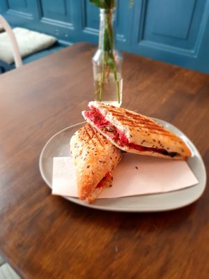 Grilled vegan sandwich with beetroot hummus and roasted broccoli. 68,- at Emmylou Café in Copenhagen