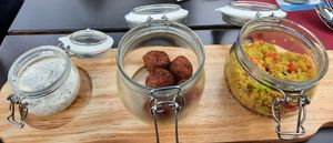 Falafel, Bulgur-Salat und vegane Sour-Cream at Dein Dornig in Ebensfeld