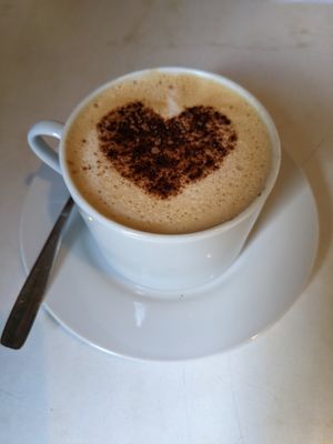 Cappuccino con leche de almendras at Federación in Montevideo
