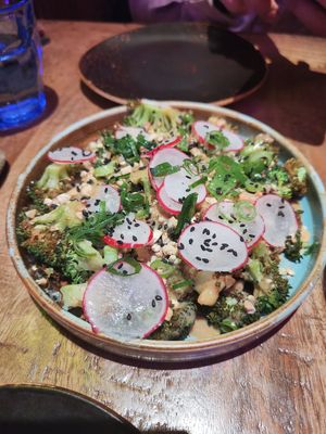 Brócoli con tahini at Desoriente - Poblenou in Barcelona