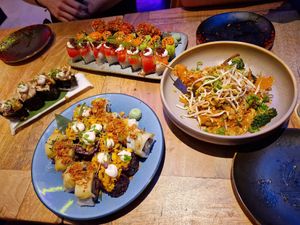 Various sushis and pad sa thai at Desoriente - Poblenou in Barcelona