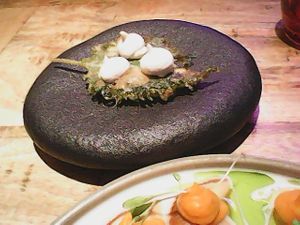 I am an eco-chef of raw vegan cuisine and the truth is that the shiso leaf in tempura surprised me because I would never cook it like that. at Desoriente - Poblenou in Barcelona