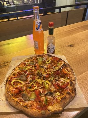 I get peppers, portobello mushrooms, olives, chorizo, and sea salt on my pizza! And I love putting jalapeno and minced garlic on my cheesy bread! #Veganuary at Blaze Pizza in Wilkes-barre