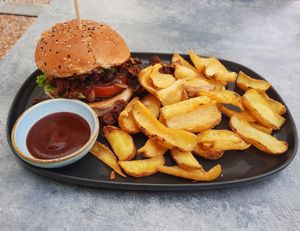 Pulled No Meat Burger at Kovas in Schoenaich