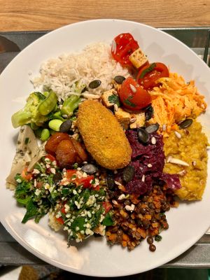 For CHF 25.00 you get a Variety of vegan Food of the Buffet at 7030 Restaurant in Winterthur