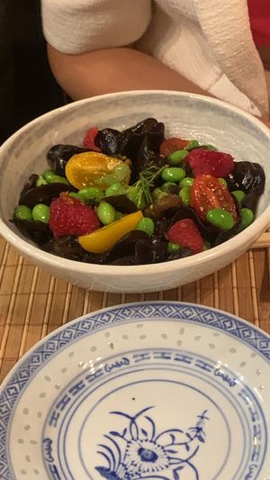 Insalata di edemame, pomodorini e orecchie di Giuda   at Xiang DimSum  in Padua