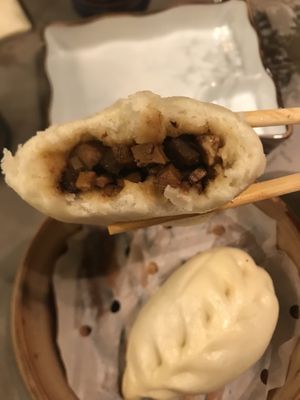 Bao ripieni di funghi e tofu  at Xiang DimSum  in Padua