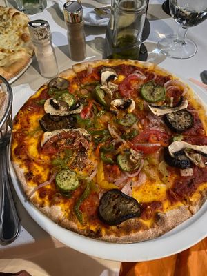 Vegetarian pizza sans mozzarella  at Ô Playa in Agadir