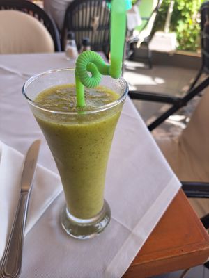 Kiwi drink at Ô Playa in Agadir
