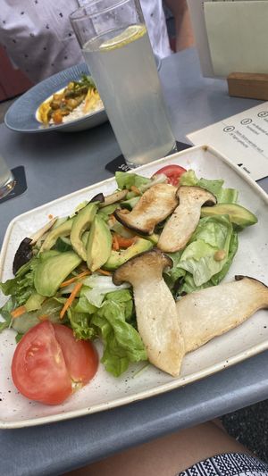 Vegan salad at Gelbes Krokodil in Linz