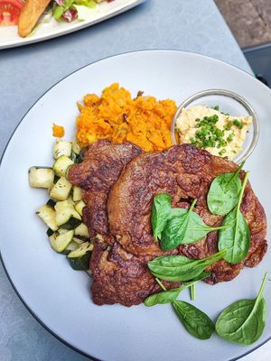 Seitanschnitzel at Gelbes Krokodil in Linz