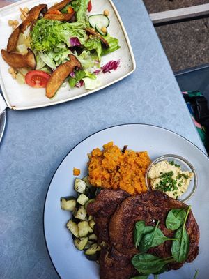  at Gelbes Krokodil in Linz