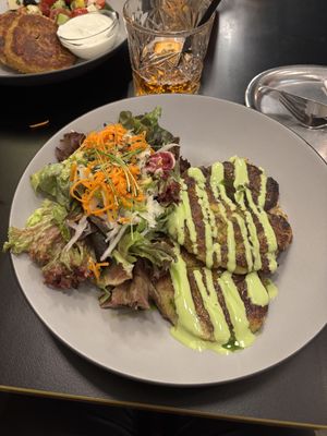 Kartoffel-Austernpilz-Puffer  at Gelbes Krokodil in Linz