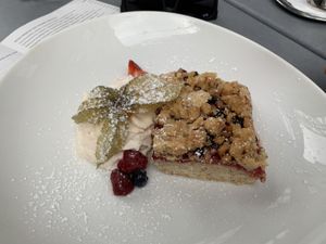 Vegan dessert at Gelbes Krokodil in Linz