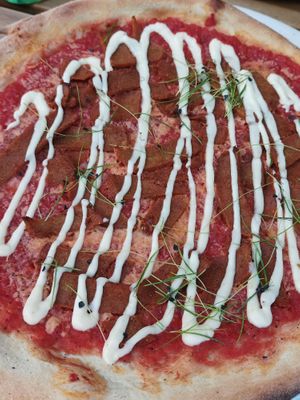 Pizza met Karma Kebab at Vegan Pizza Bar in The Hague