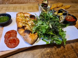 Starter platter at Vegan Pizza Bar in The Hague
