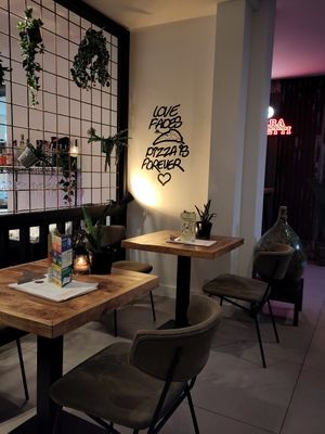 Atmosphere at Vegan Pizza Bar in The Hague