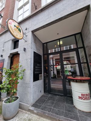 Entrance at Vegan Pizza Bar in The Hague